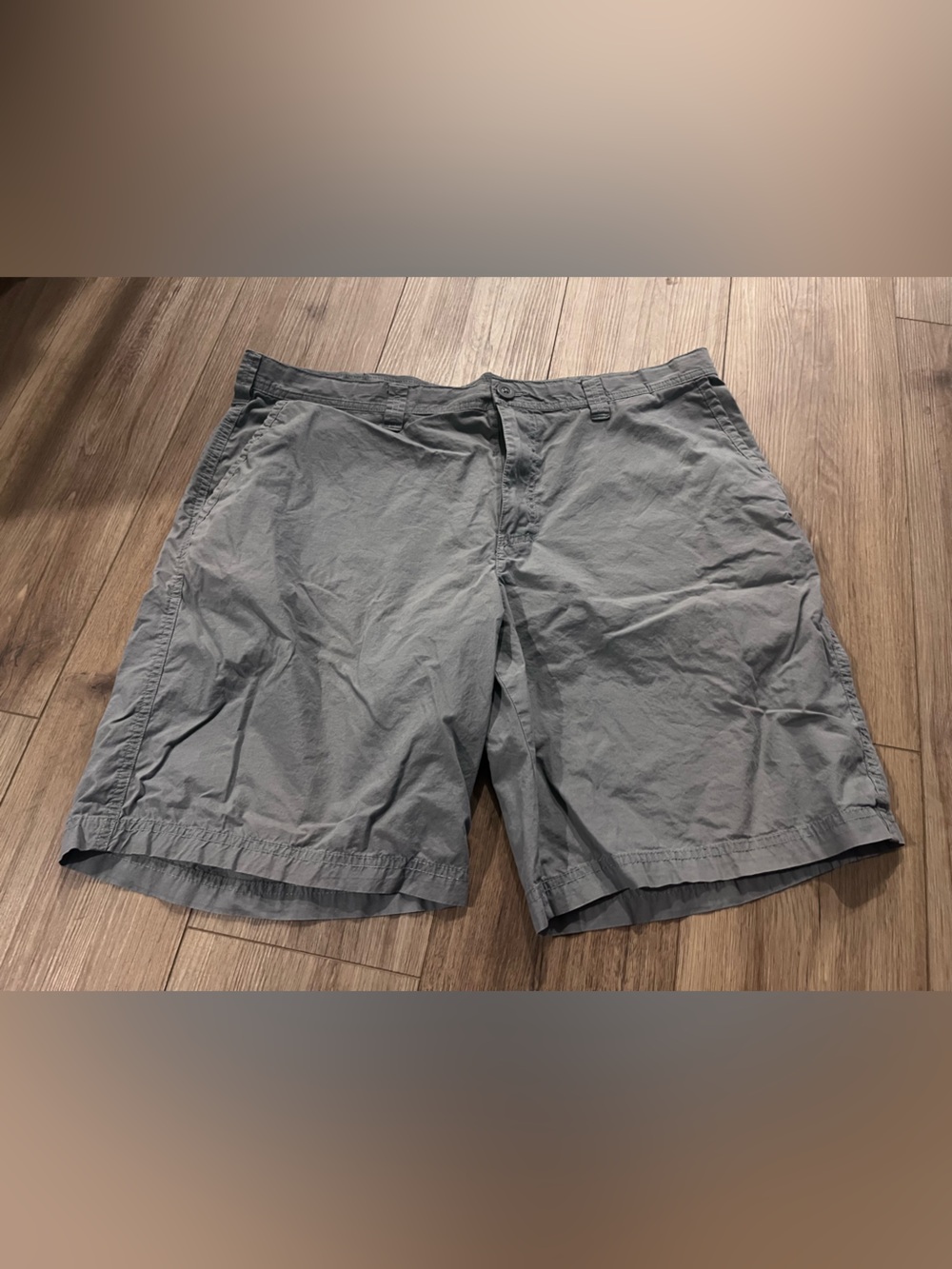 Columbia Men's Gray Flat-Front Shorts